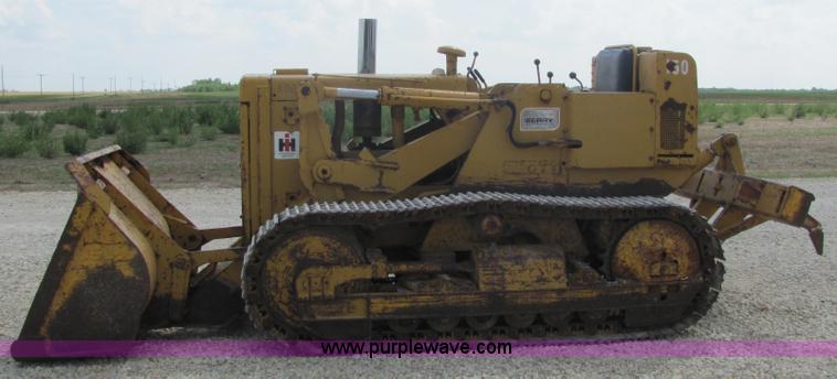 image for item 6843 International 150B track loader