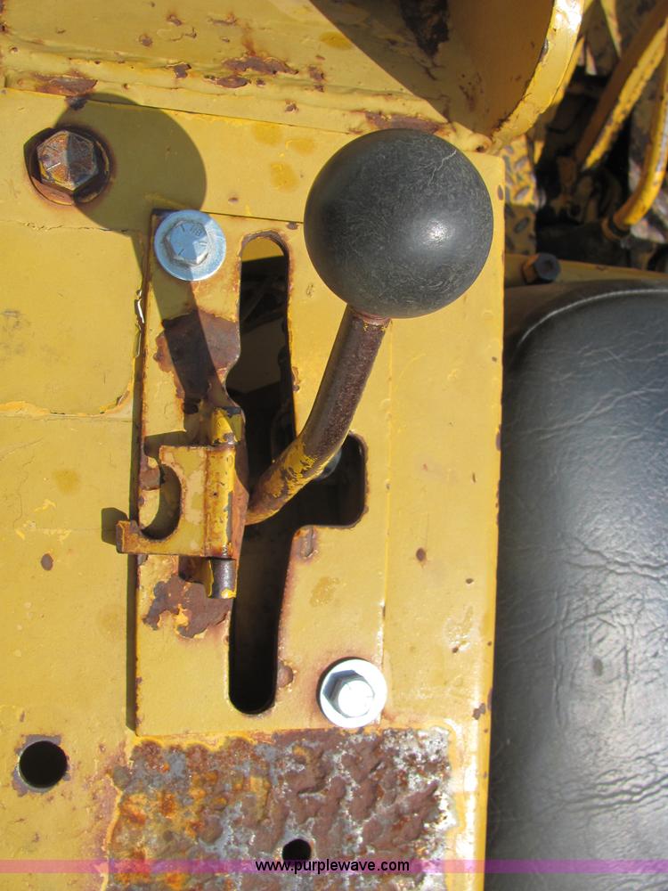 image for item 6843 International 150B track loader