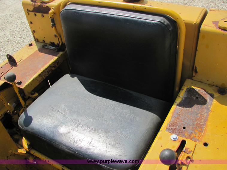 image for item 6843 International 150B track loader