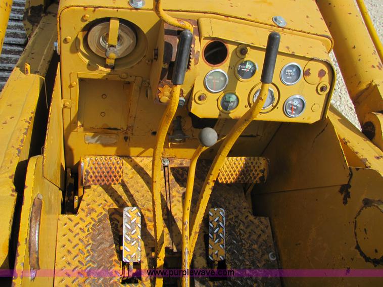 image for item 6843 International 150B track loader
