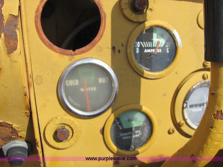 image for item 6843 International 150B track loader