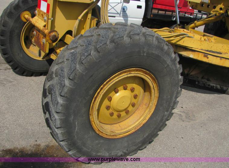 image for item 6955 1995 Caterpillar 140H motor grader