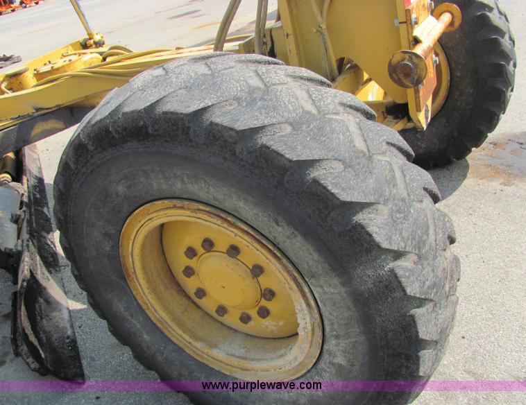 image for item 6955 1995 Caterpillar 140H motor grader