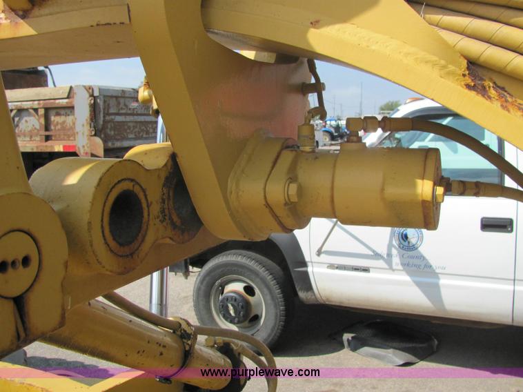 image for item 6955 1995 Caterpillar 140H motor grader