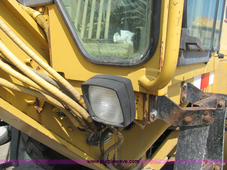 image for item 6955 1995 Caterpillar 140H motor grader