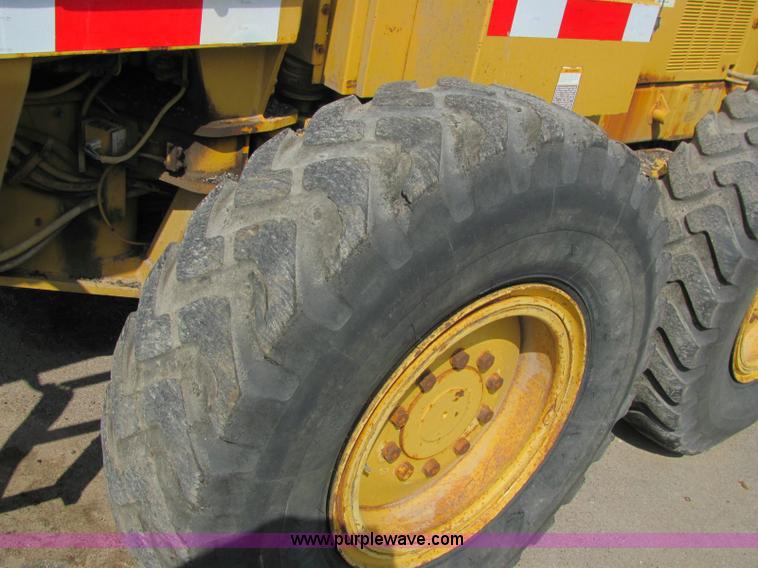 image for item 6955 1995 Caterpillar 140H motor grader