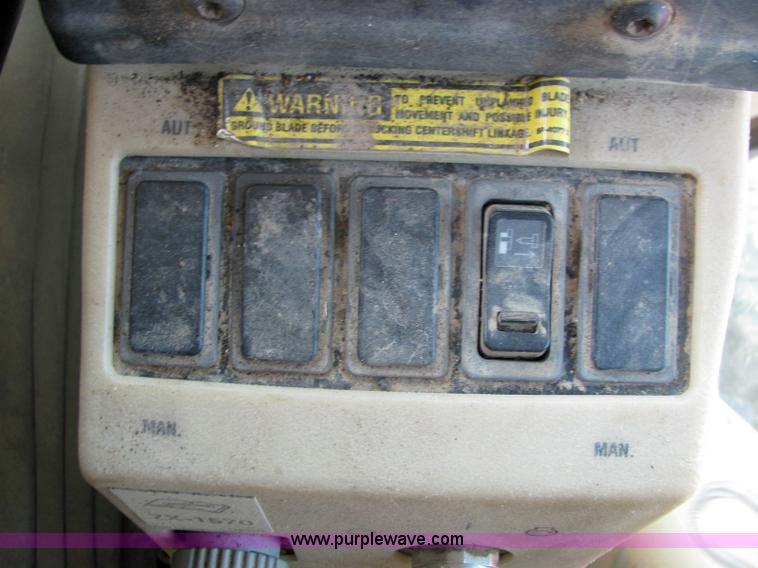 image for item 6955 1995 Caterpillar 140H motor grader