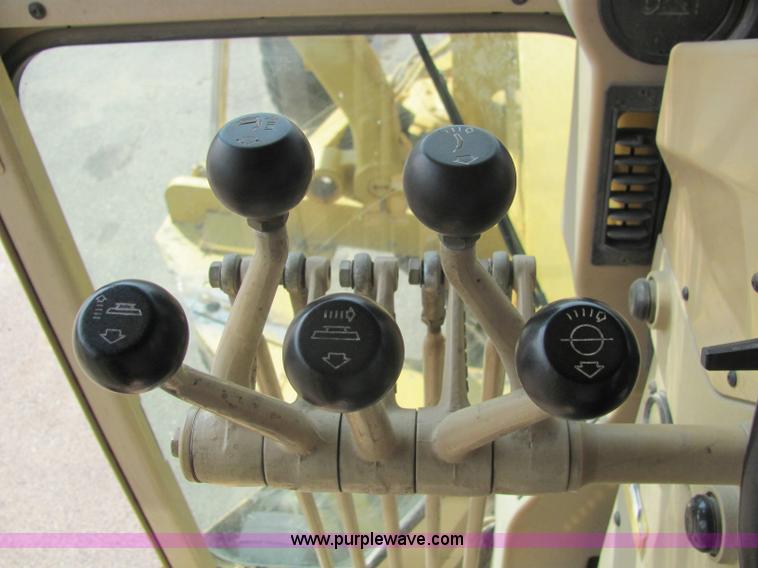 image for item 6955 1995 Caterpillar 140H motor grader