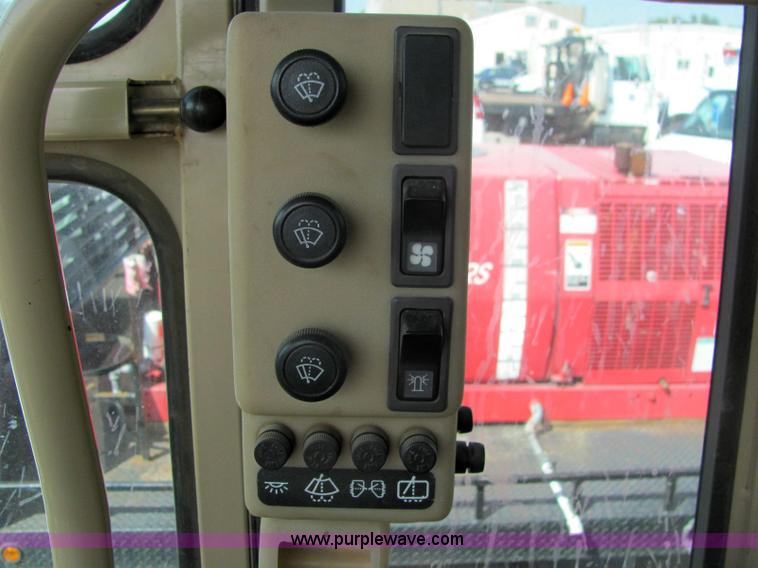 image for item 6955 1995 Caterpillar 140H motor grader