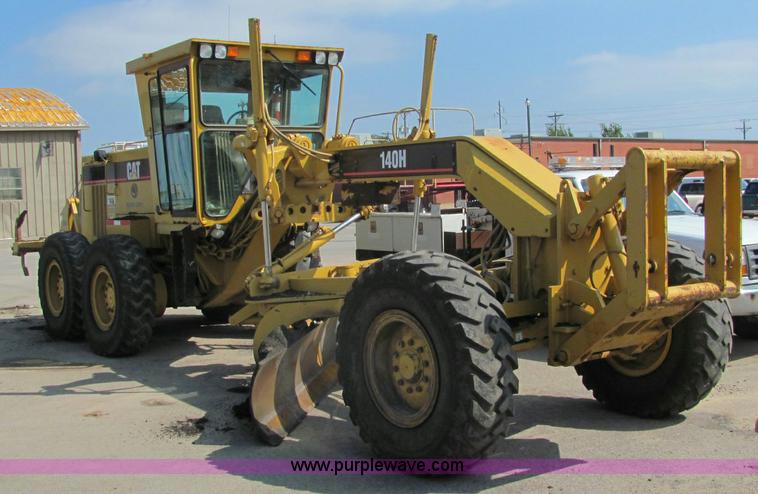 image for item 6956 1995 Caterpillar 140H motor grader