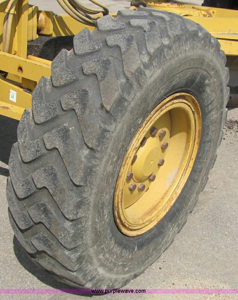 image for item 6956 1995 Caterpillar 140H motor grader