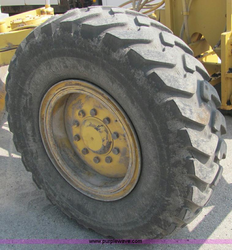 image for item 6956 1995 Caterpillar 140H motor grader