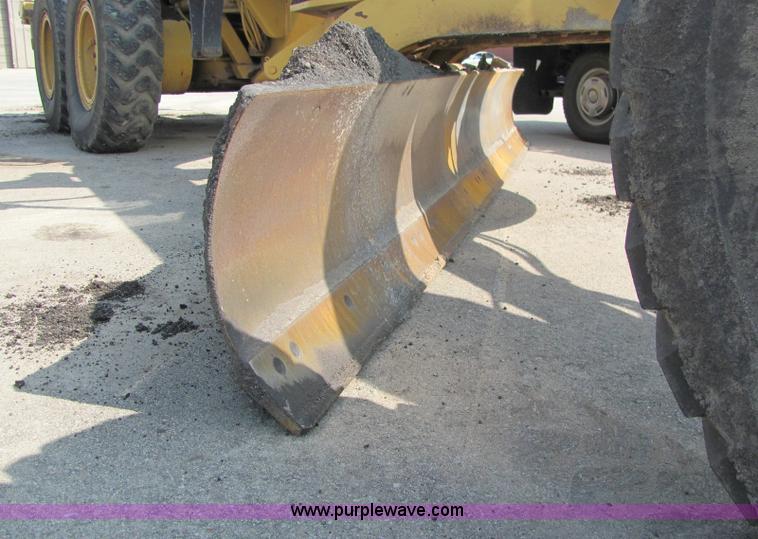 image for item 6956 1995 Caterpillar 140H motor grader