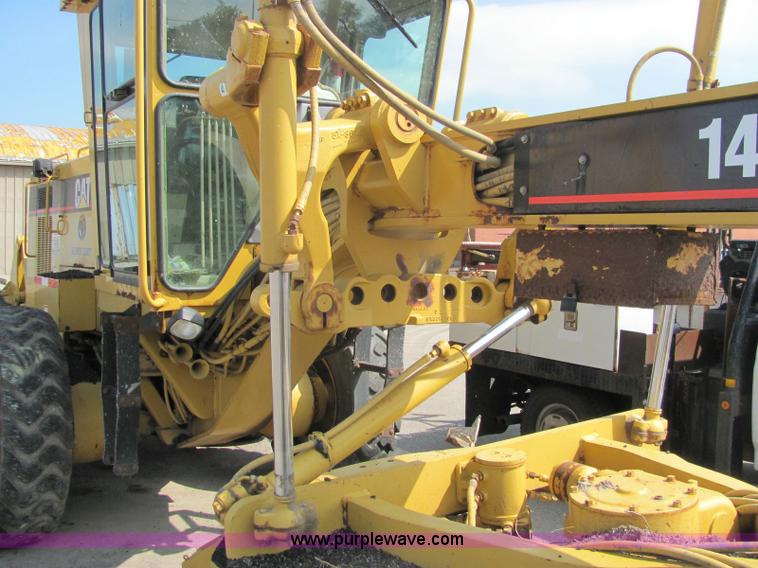 image for item 6956 1995 Caterpillar 140H motor grader