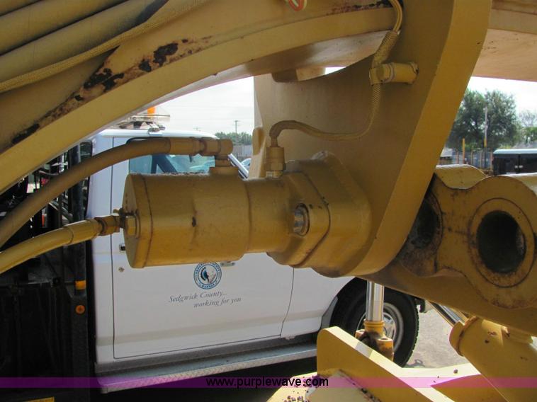 image for item 6956 1995 Caterpillar 140H motor grader