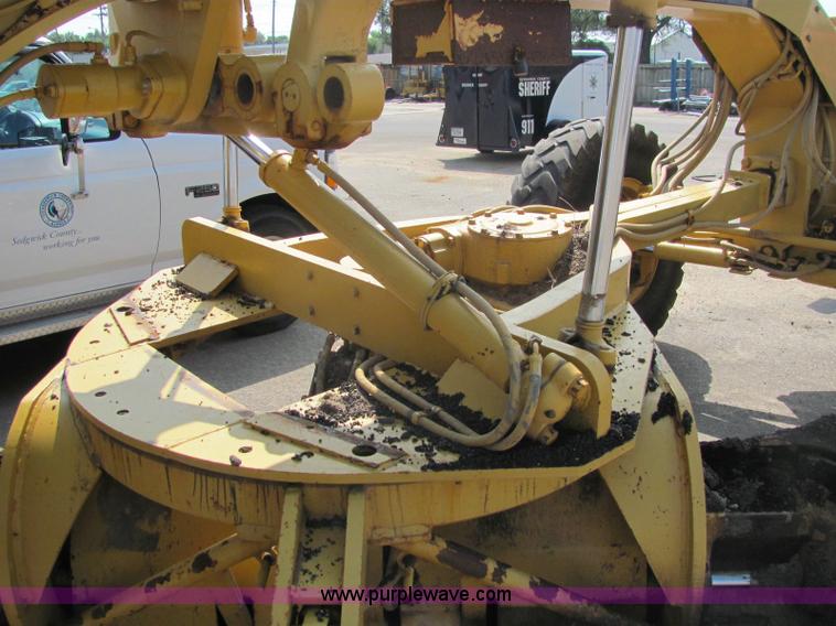 image for item 6956 1995 Caterpillar 140H motor grader