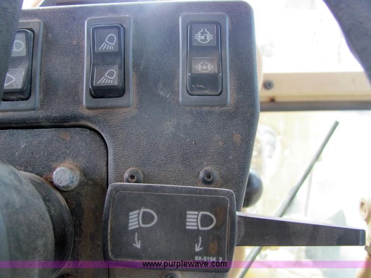 image for item 6956 1995 Caterpillar 140H motor grader