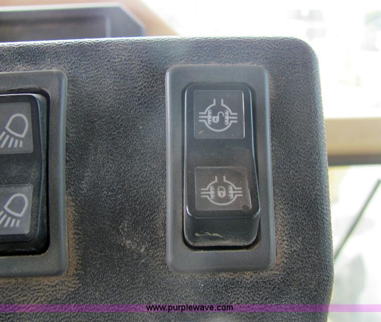 image for item 6956 1995 Caterpillar 140H motor grader