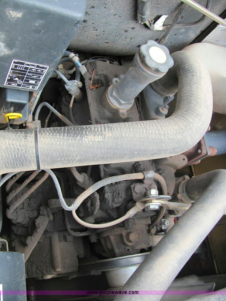 image for item 6987 1998 New Holland LX485 skid steer