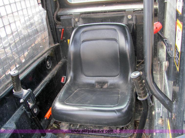 image for item 6987 1998 New Holland LX485 skid steer
