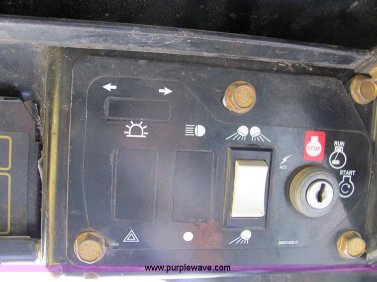 image for item 6987 1998 New Holland LX485 skid steer