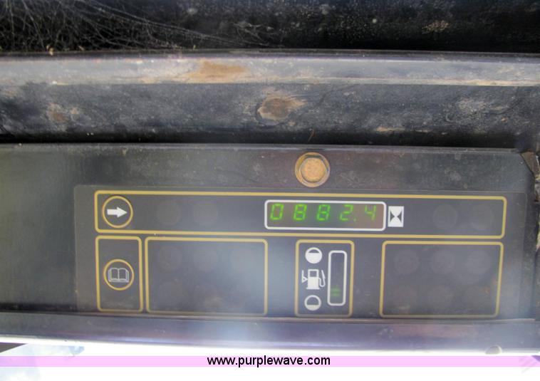 image for item 6987 1998 New Holland LX485 skid steer