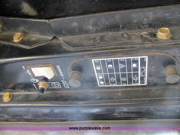 image for item 6987 1998 New Holland LX485 skid steer