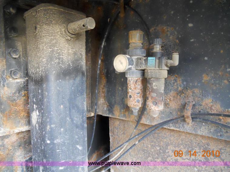 image for item 7070 2006 Ledwell LW48HTHT2 hydra tilt trailer