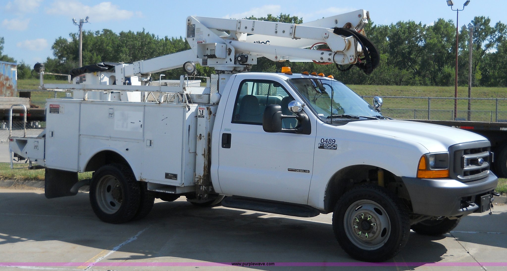 2000 Ford F550 Super Duty bucket truck in Topeka, KS Item 5060 sold