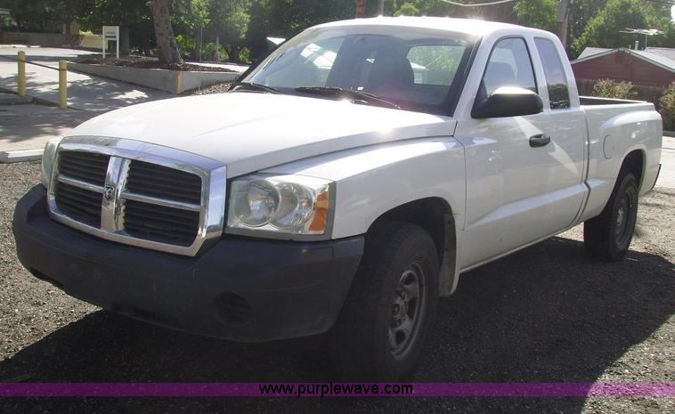 image for item 1037 2006 Dodge Dakota ST club cab pickup