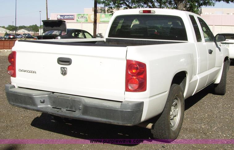image for item 1037 2006 Dodge Dakota ST club cab pickup
