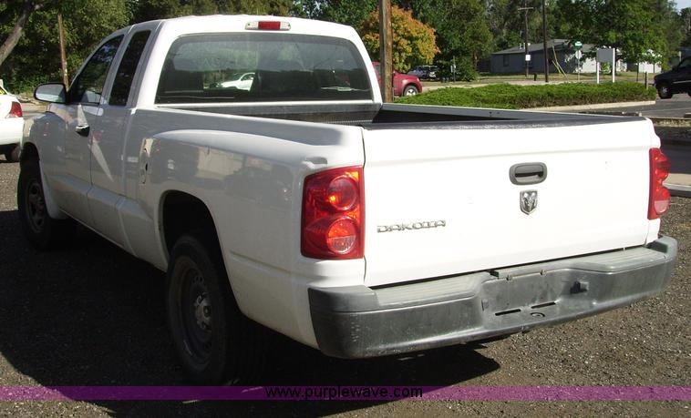 image for item 1037 2006 Dodge Dakota ST club cab pickup