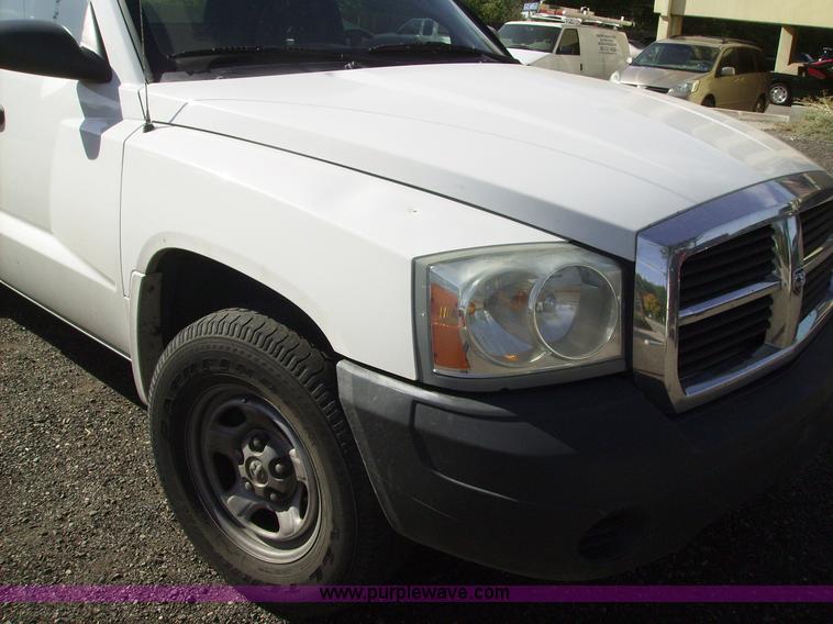image for item 1037 2006 Dodge Dakota ST club cab pickup