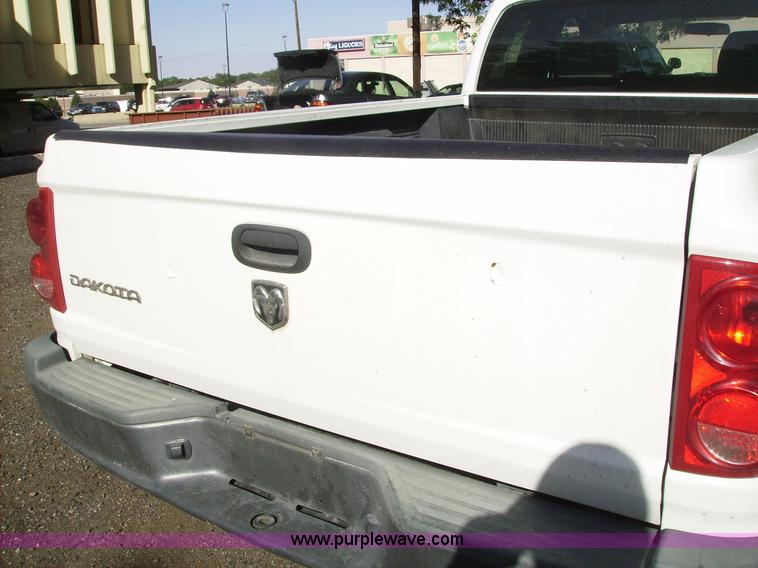 image for item 1037 2006 Dodge Dakota ST club cab pickup
