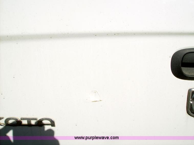 image for item 1037 2006 Dodge Dakota ST club cab pickup