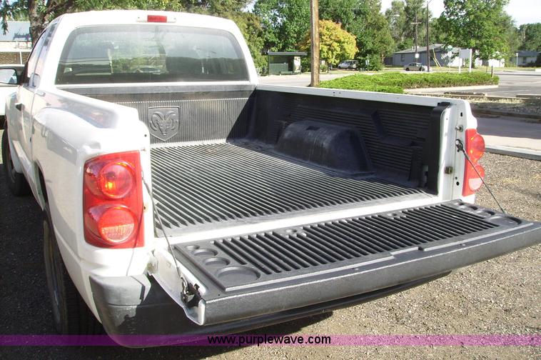 image for item 1037 2006 Dodge Dakota ST club cab pickup