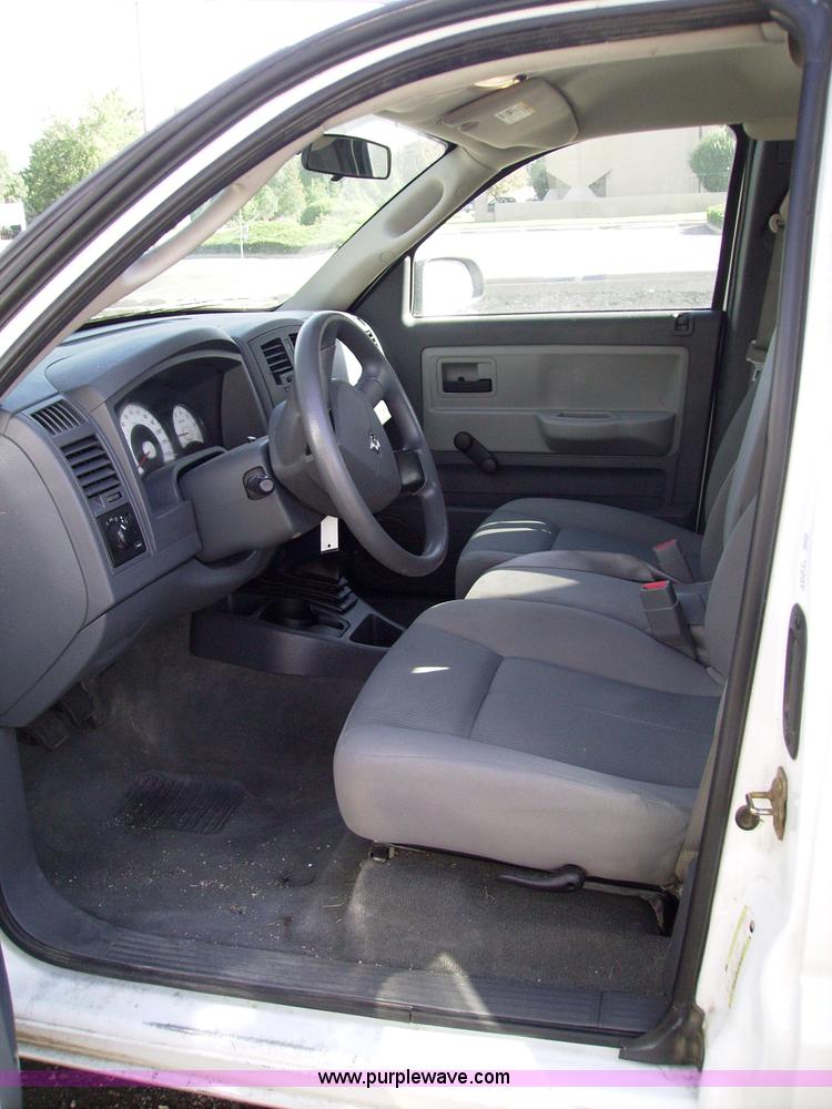 image for item 1037 2006 Dodge Dakota ST club cab pickup