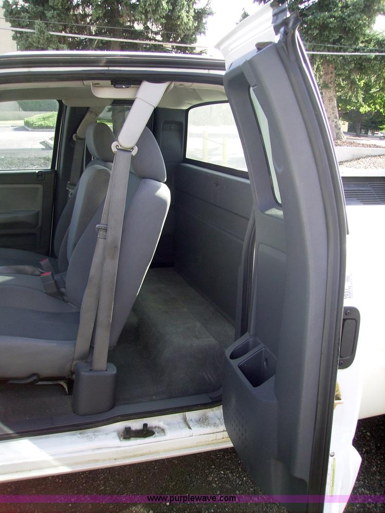 image for item 1037 2006 Dodge Dakota ST club cab pickup