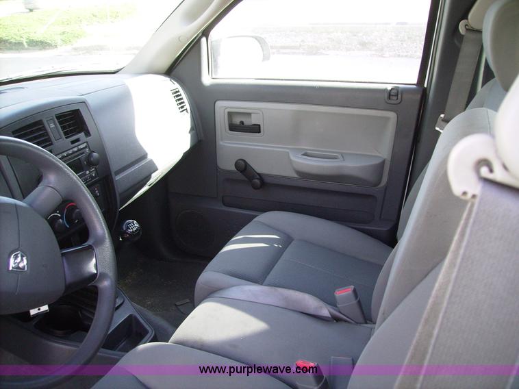 image for item 1037 2006 Dodge Dakota ST club cab pickup