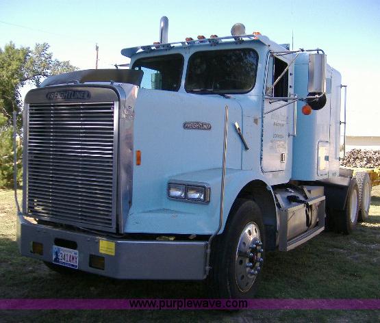 image for item 1801 1988 Freightliner FLC-64T semi truck