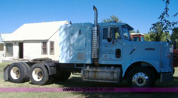 image for item 1801 1988 Freightliner FLC-64T semi truck