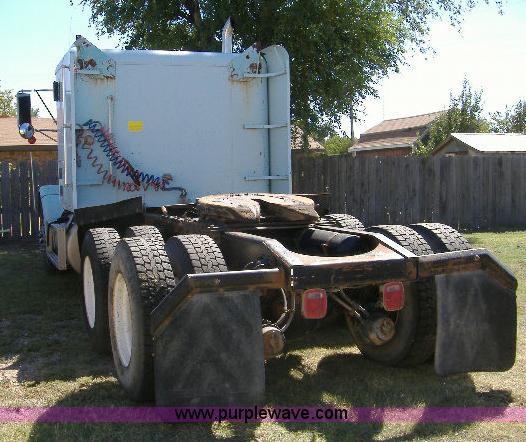 image for item 1801 1988 Freightliner FLC-64T semi truck