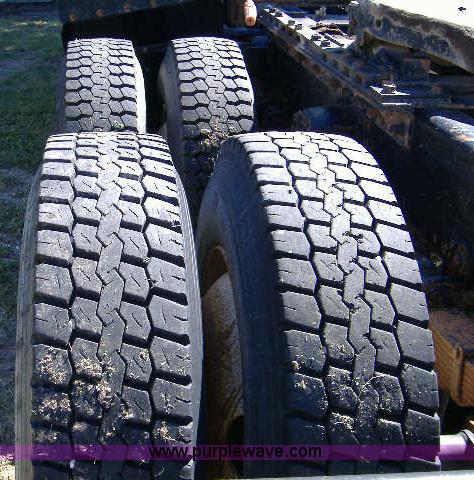 image for item 1801 1988 Freightliner FLC-64T semi truck