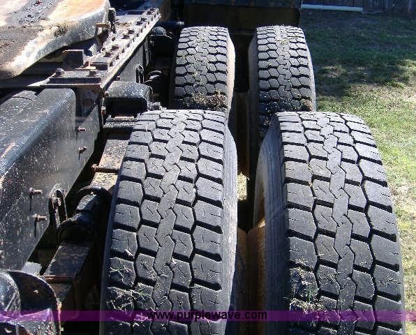 image for item 1801 1988 Freightliner FLC-64T semi truck