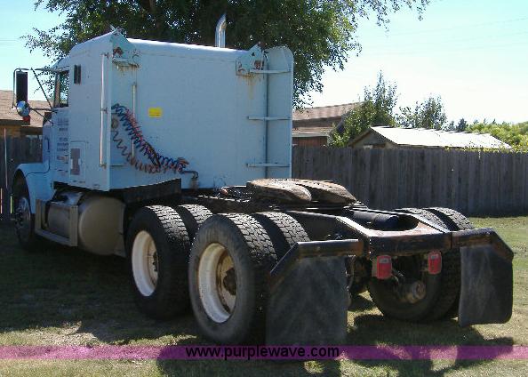 image for item 1801 1988 Freightliner FLC-64T semi truck