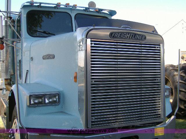 image for item 1801 1988 Freightliner FLC-64T semi truck