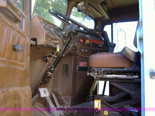 image for item 1801 1988 Freightliner FLC-64T semi truck