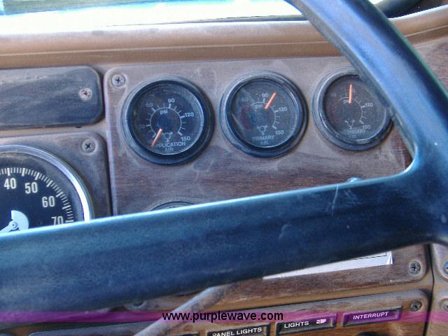 image for item 1801 1988 Freightliner FLC-64T semi truck