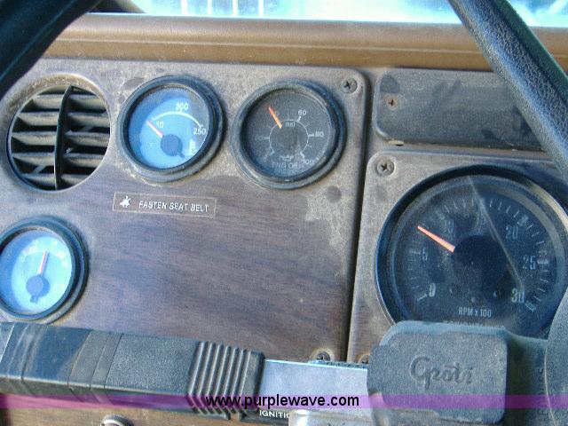 image for item 1801 1988 Freightliner FLC-64T semi truck