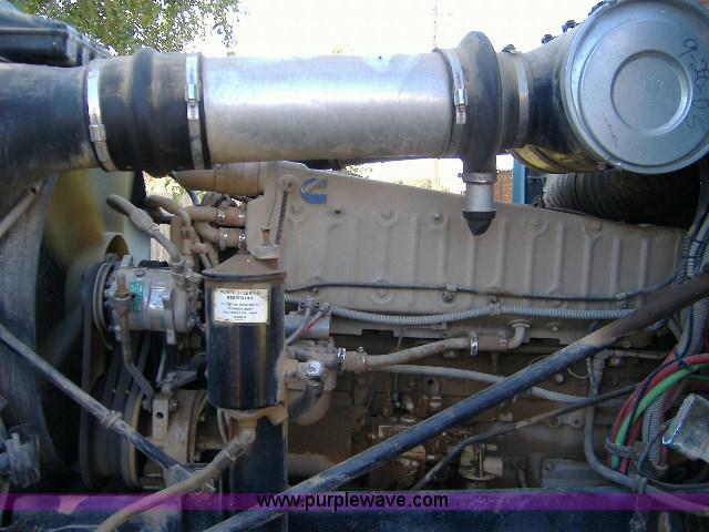 image for item 1801 1988 Freightliner FLC-64T semi truck